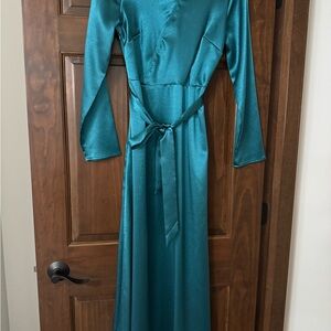 Elegant Teal Long-Sleeve Dress